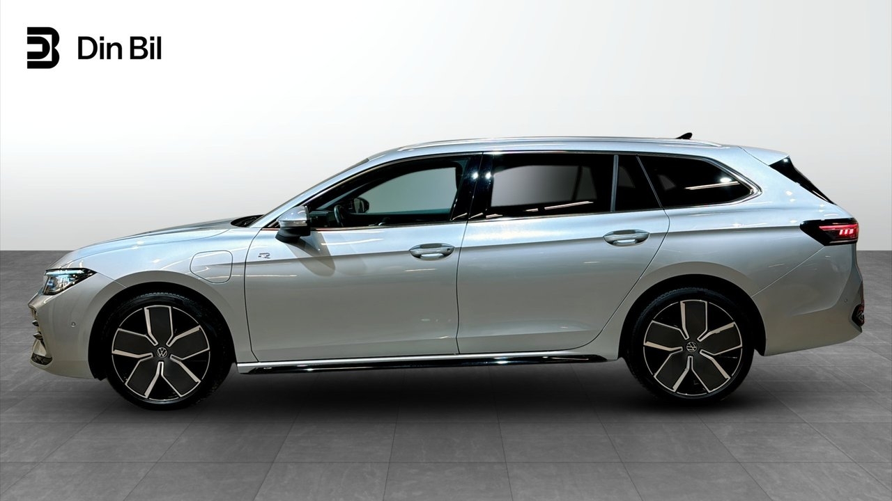 Volkswagen Passat R-Line 2026, bild 2/23