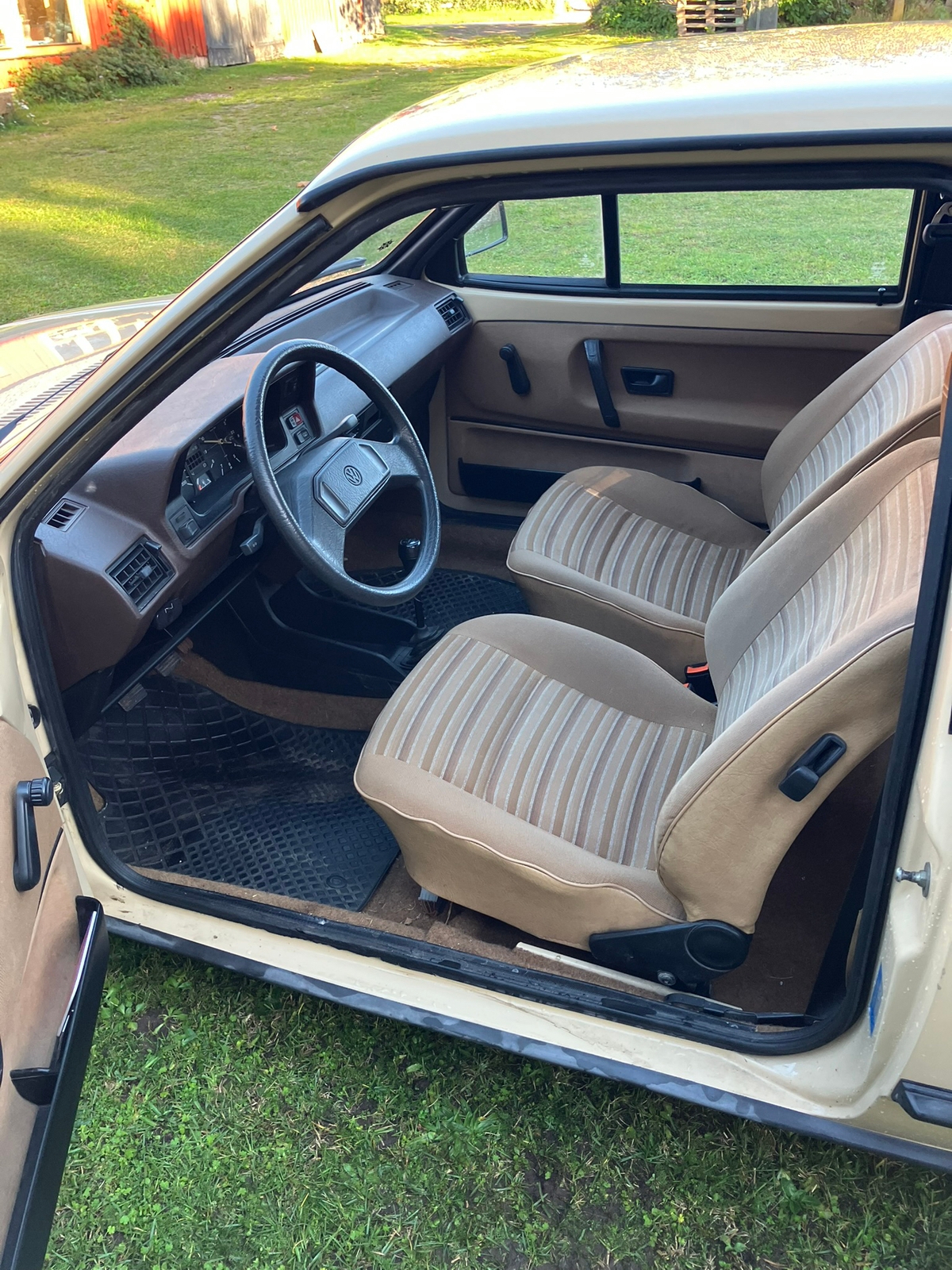 Volkswagen Polo Coupé 1.3 Manuell 1985, bild 6/7
