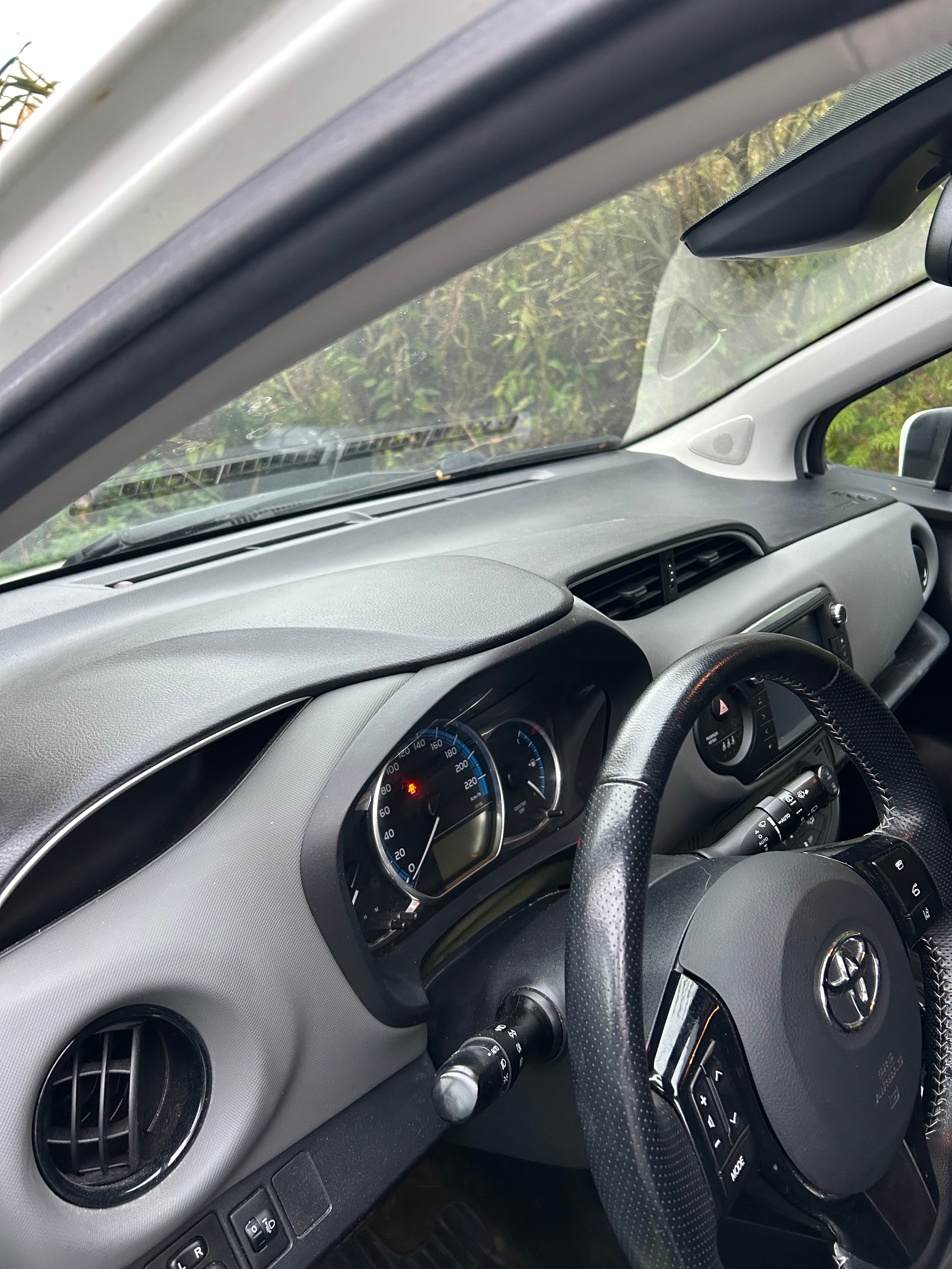 Toyota Yaris Hybrid e-CVT 2017, kuva 5/6
