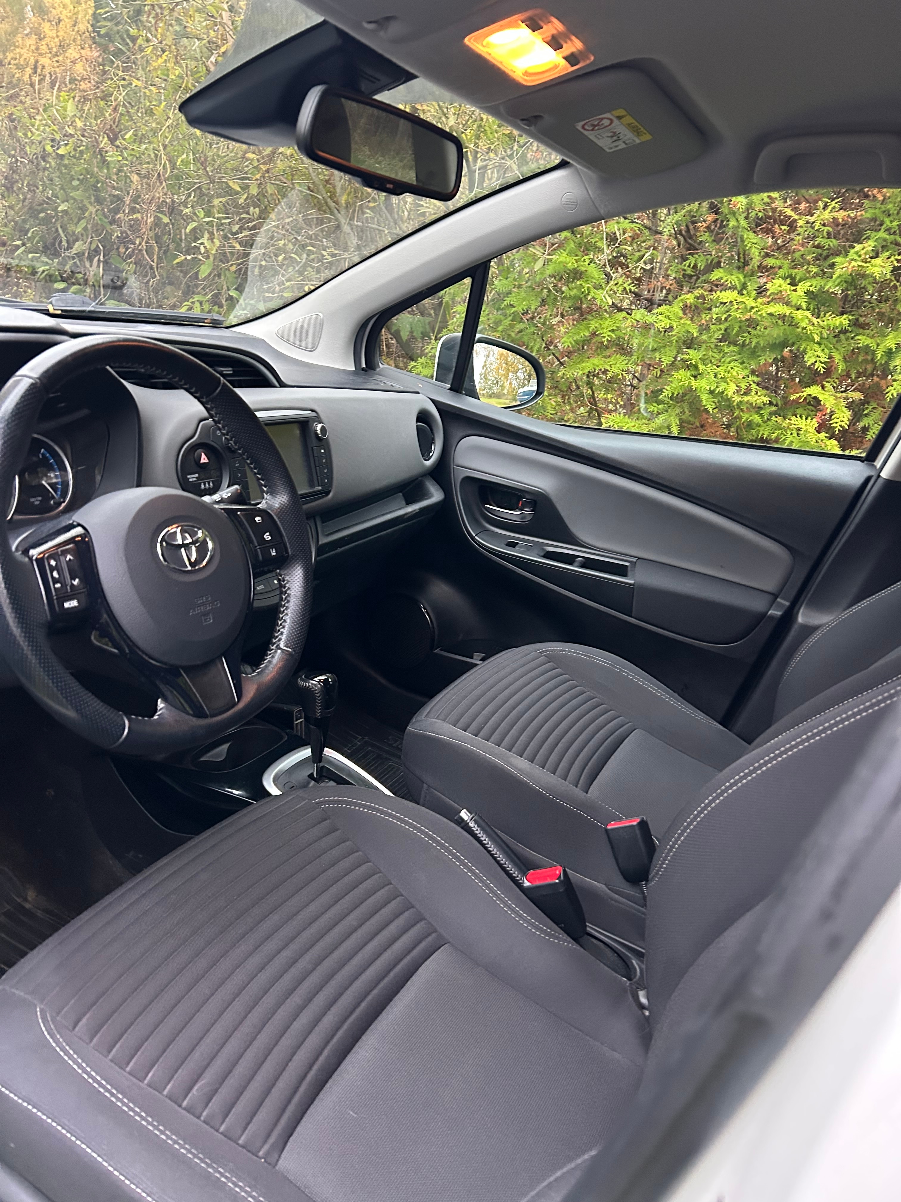 Toyota Yaris Hybrid e-CVT 2017, kuva 6/6