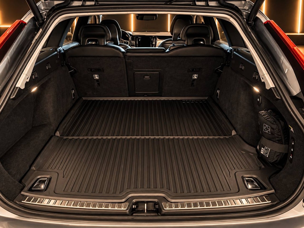 Volvo V90 Cross Country D5 2018, bild 9/10