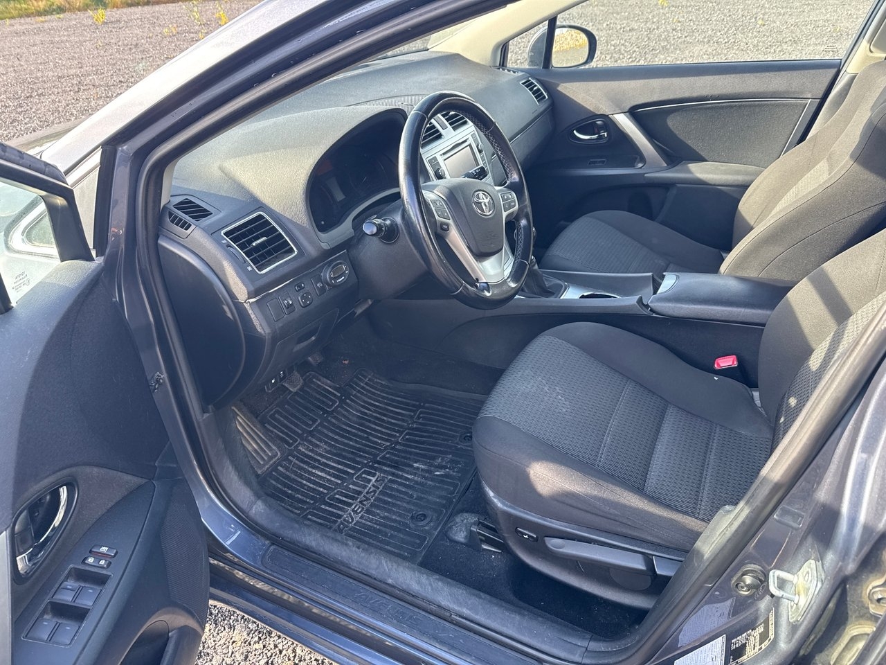 Toyota Avensis 2.0 D-4D Business 2012, bild 4/10