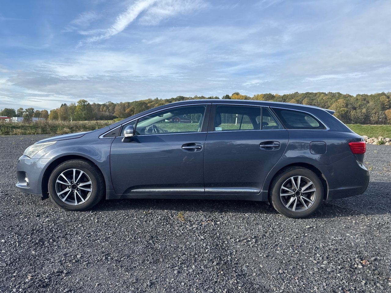 Toyota Avensis 2.0 D-4D Business 2012, bild 2/10