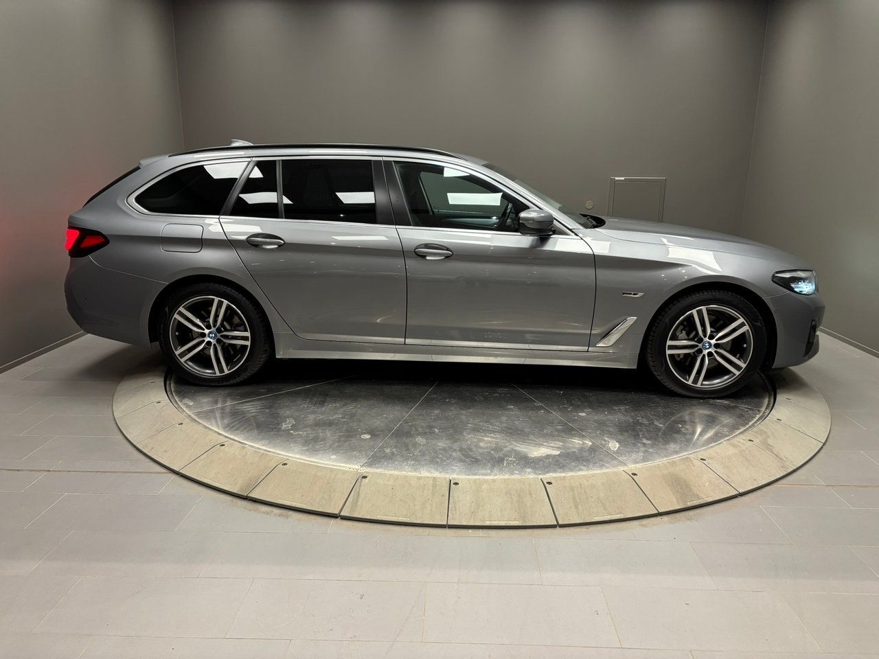 BMW 530e Sport Line 2023, bild 6/10