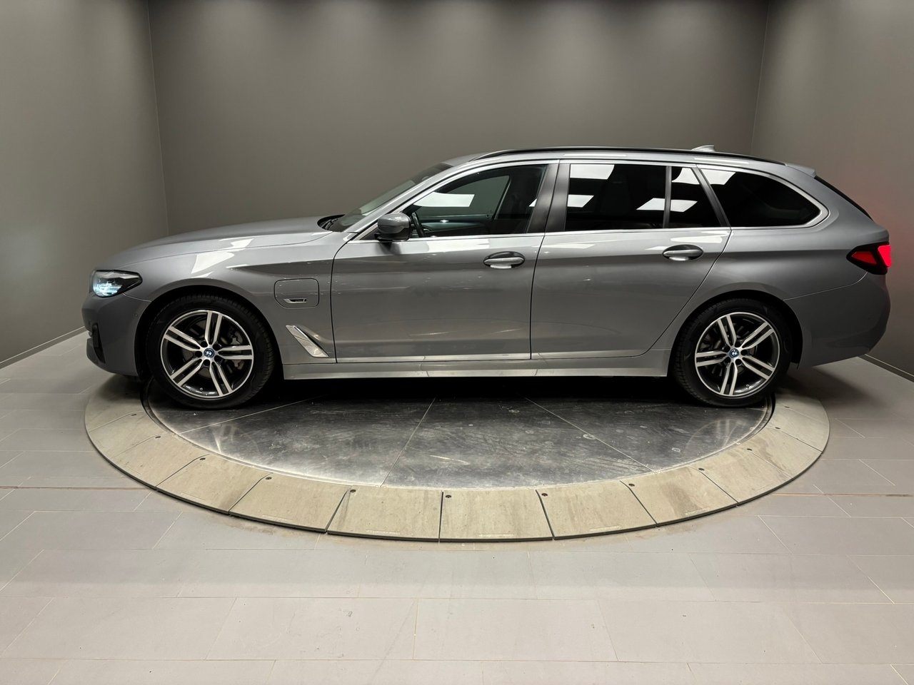 BMW 530e Sport Line 2023, bild 2/10