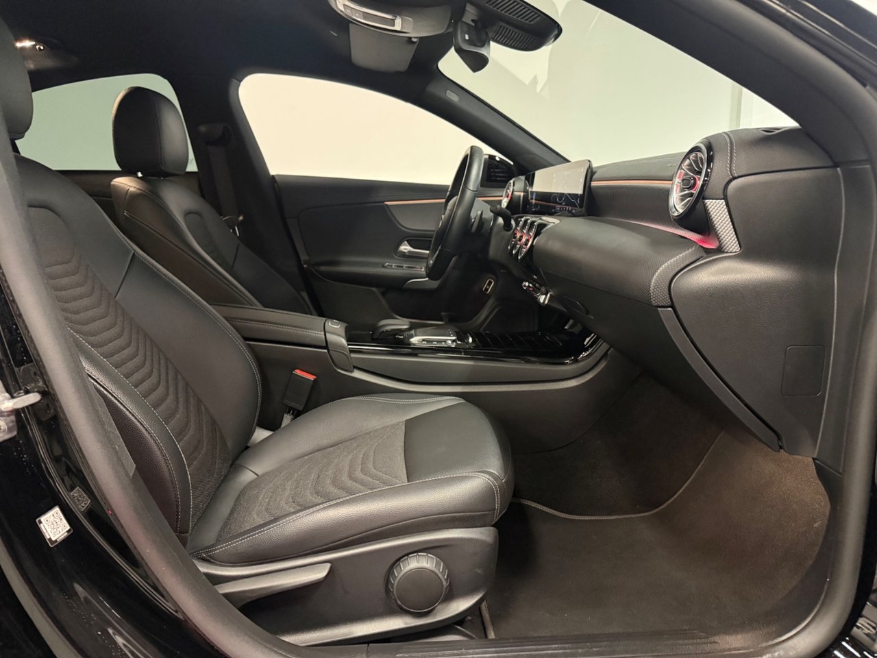 Mercedes-Benz CLA 200 2023, bild 7/10