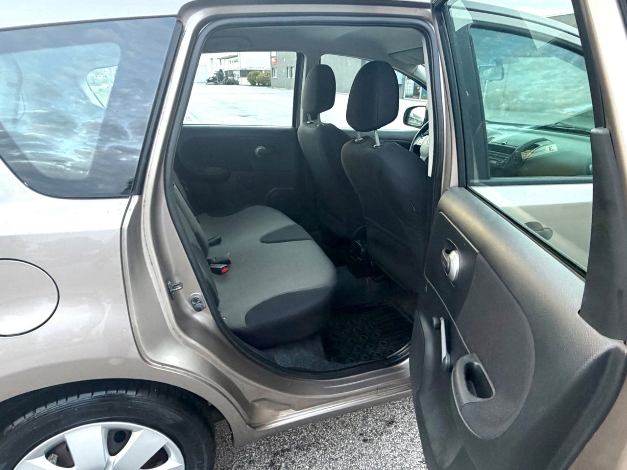 Nissan Note 2011, bild 6/8