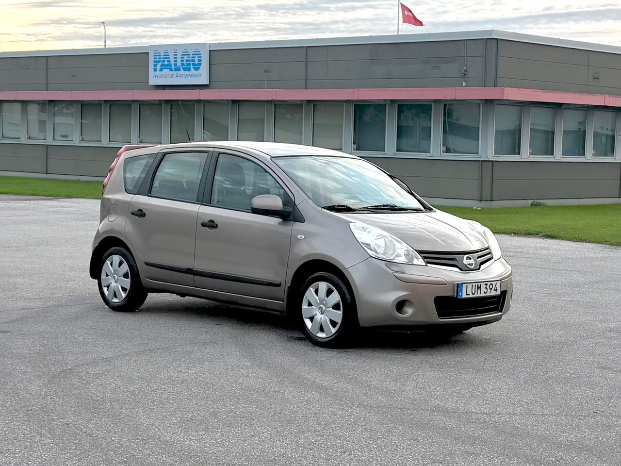 Nissan Note 2011, bild 2/8