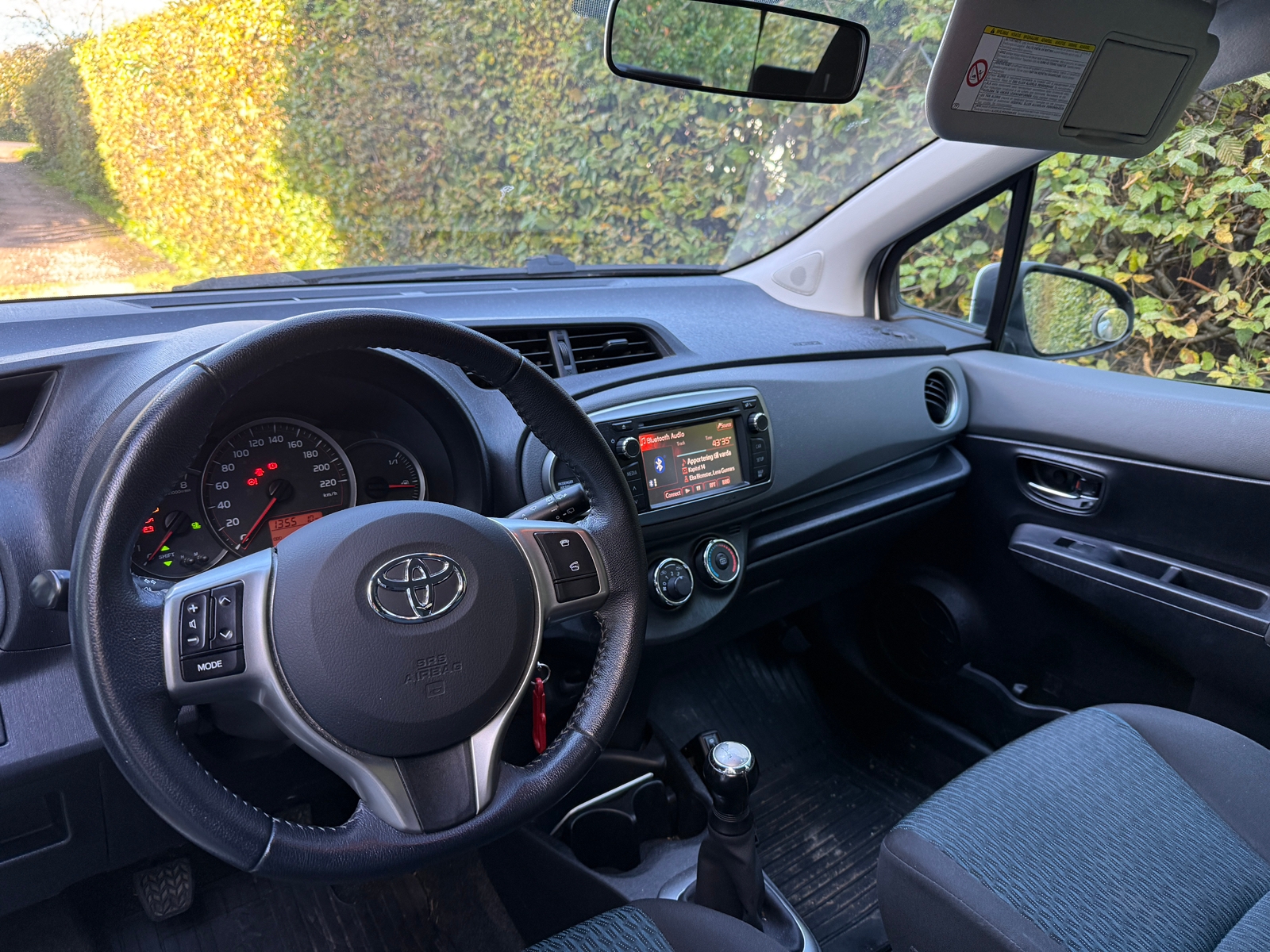 Toyota Yaris 5-dörrar 1.0 VVT-i Manuell 2011, bild 3/5