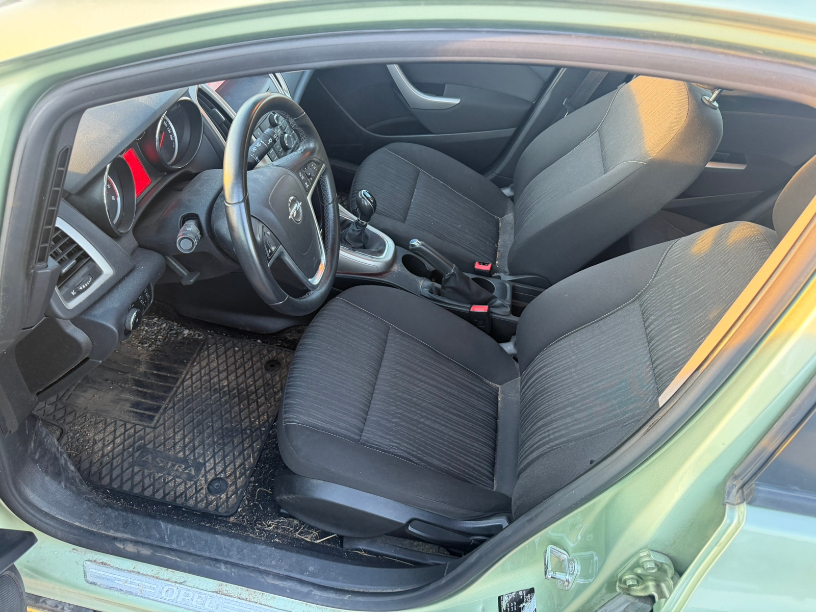 Opel Astra 2011, bild 4/6