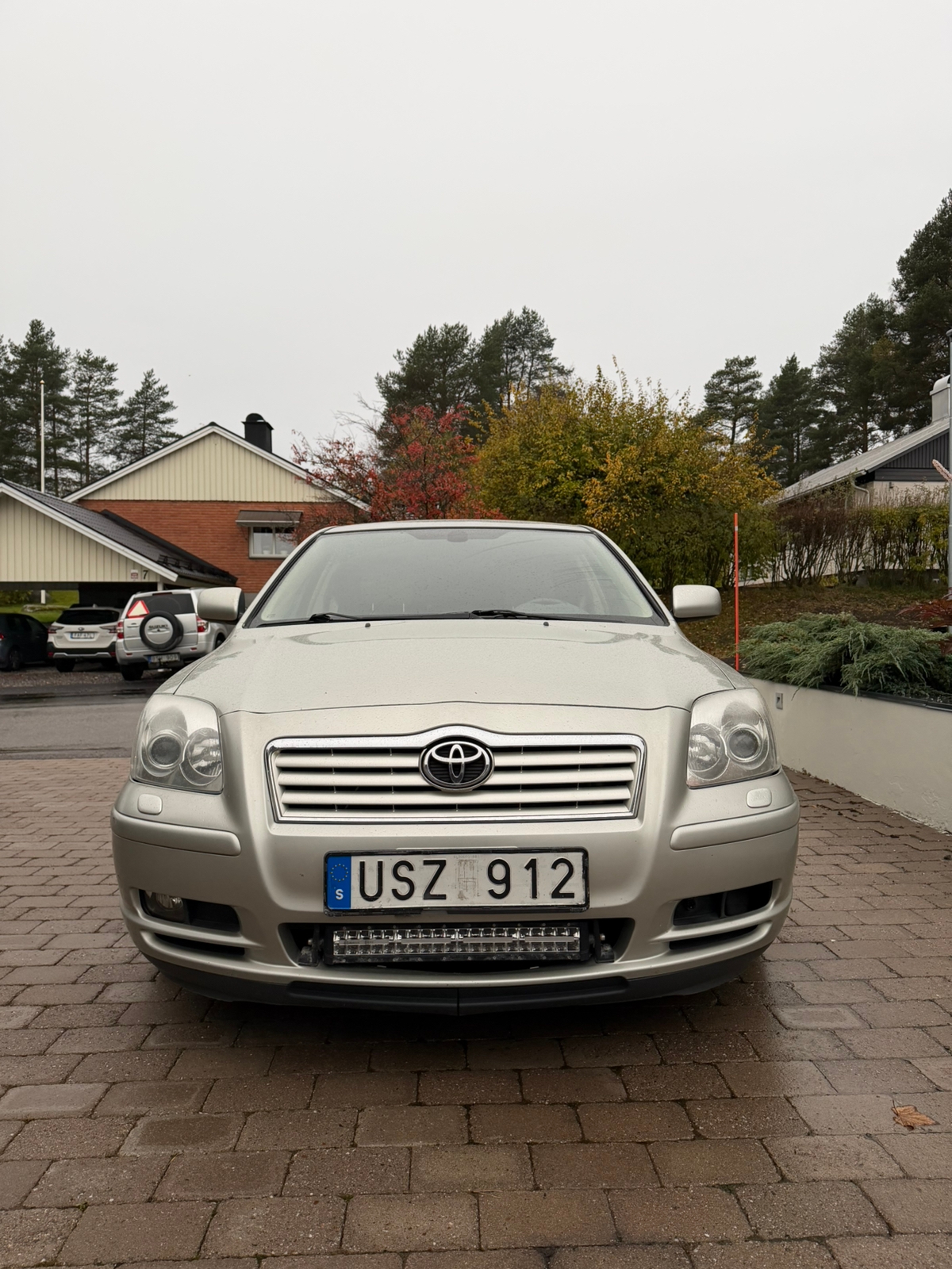 Toyota Avensis 2.4 2003, bild 2/8