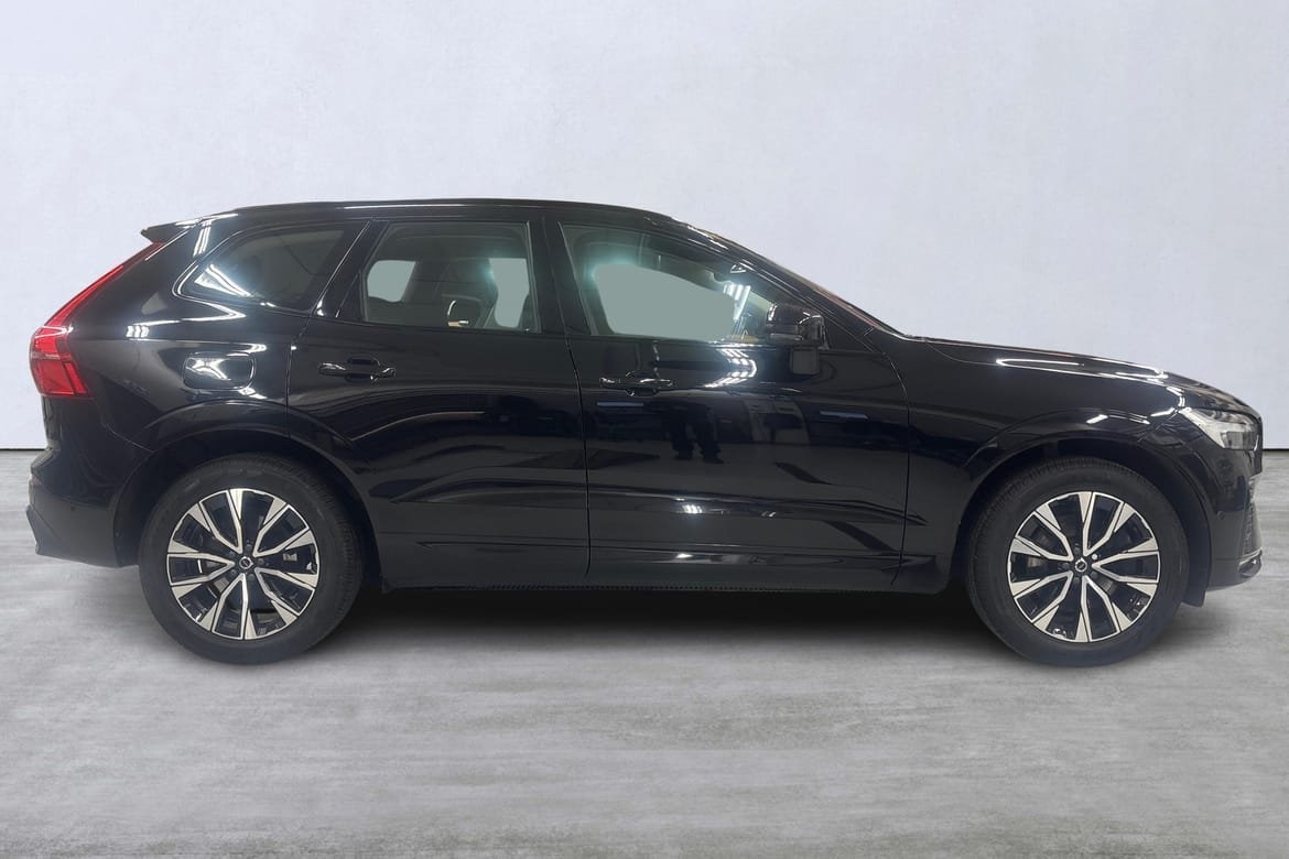Volvo XC60 B5 AWD Bensin Plus Dark 2023, bild 3/10