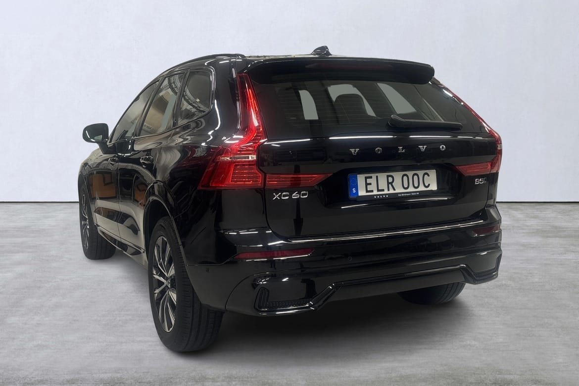 Volvo XC60 B5 AWD Bensin Plus Dark 2023, bild 4/10