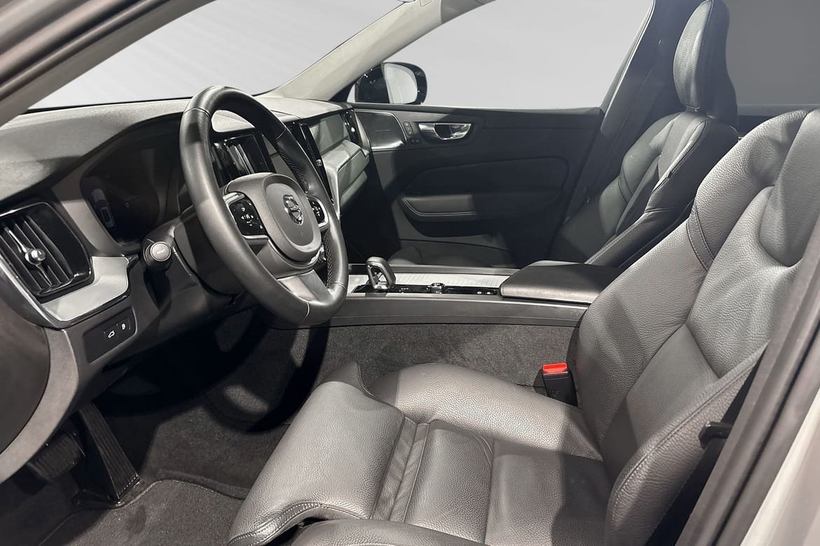 Volvo XC60 T6 Plus Dark Nordic 2025, photo 7/10