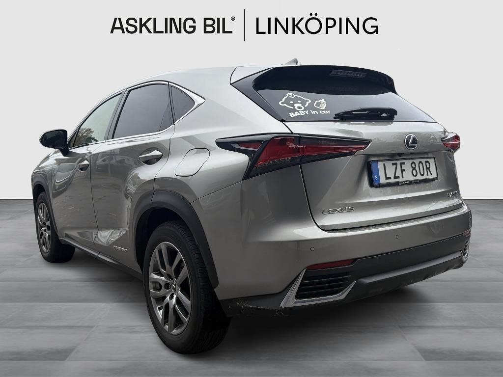 Lexus NX 300h AWD 2.5 AWD Executive 2019, bild 2/10