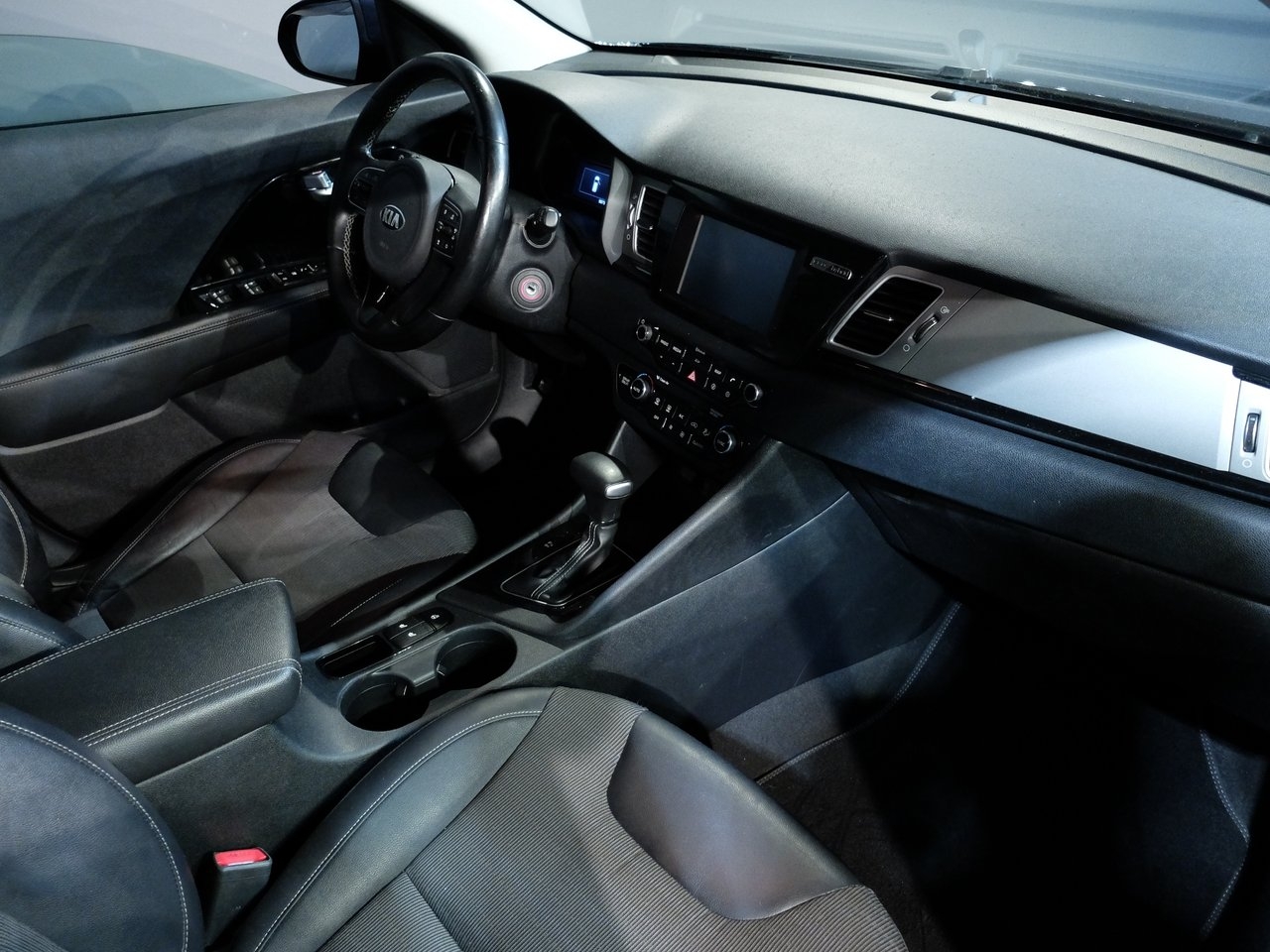 Kia Niro 1.6 GDI Hybrid Advance Plus 2017, bild 6/9