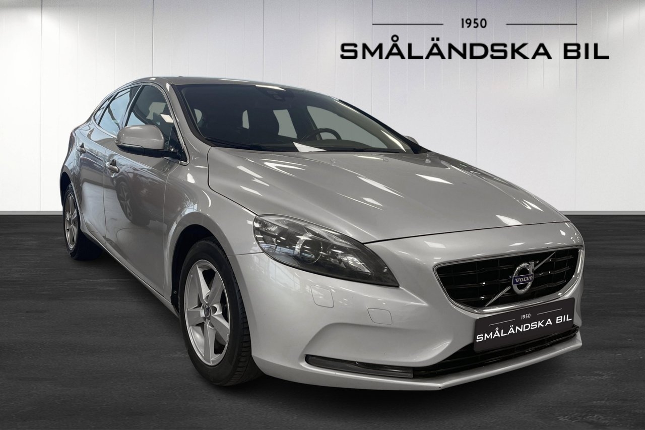Volvo V40 T3 Momentum 2013, kuva 2/10