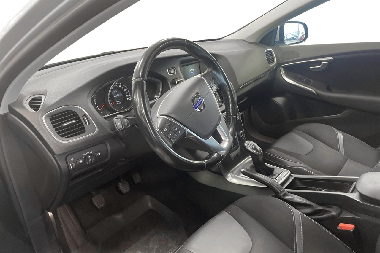 Volvo V40 T3 Momentum 2013, kuva 6/10