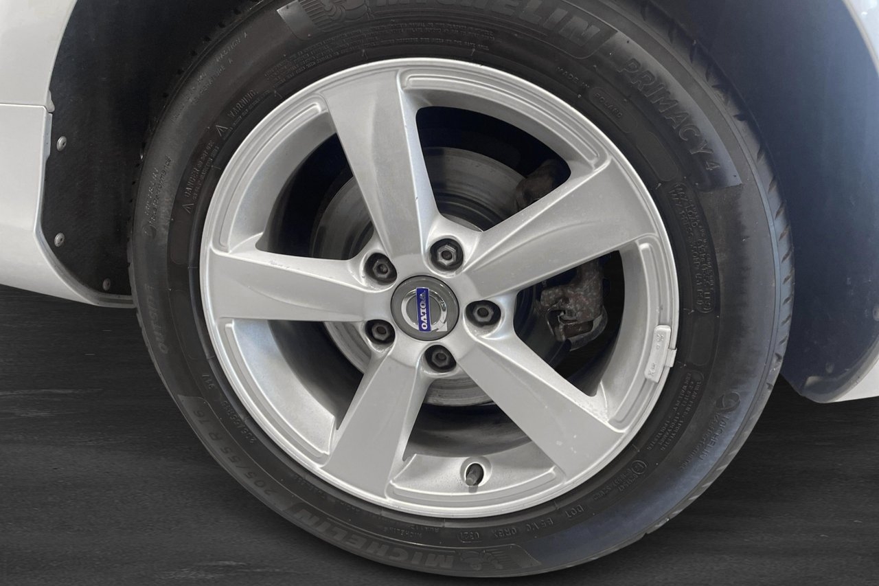 Volvo V40 T3 Momentum 2013, kuva 5/10
