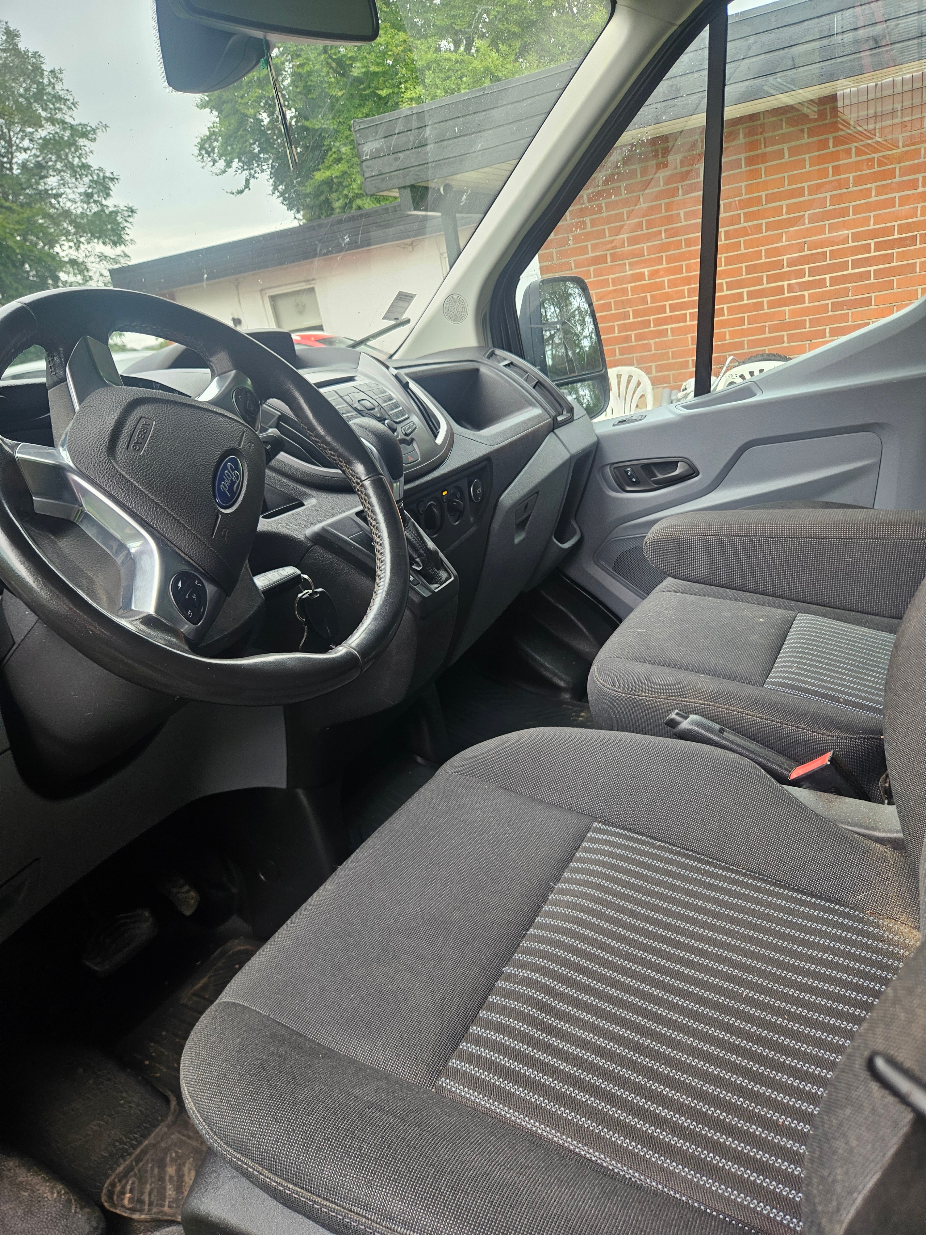 Ford Transit 350 2.0 TDCi SelectShift 2018, bild 3/7