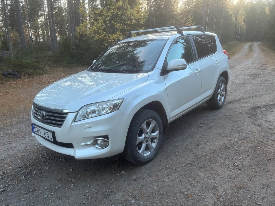 Toyota RAV4 2.2 D-4D 2011, bild 4/10