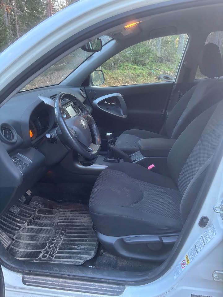 Toyota RAV4 2.2 D-4D 2011, bild 5/10
