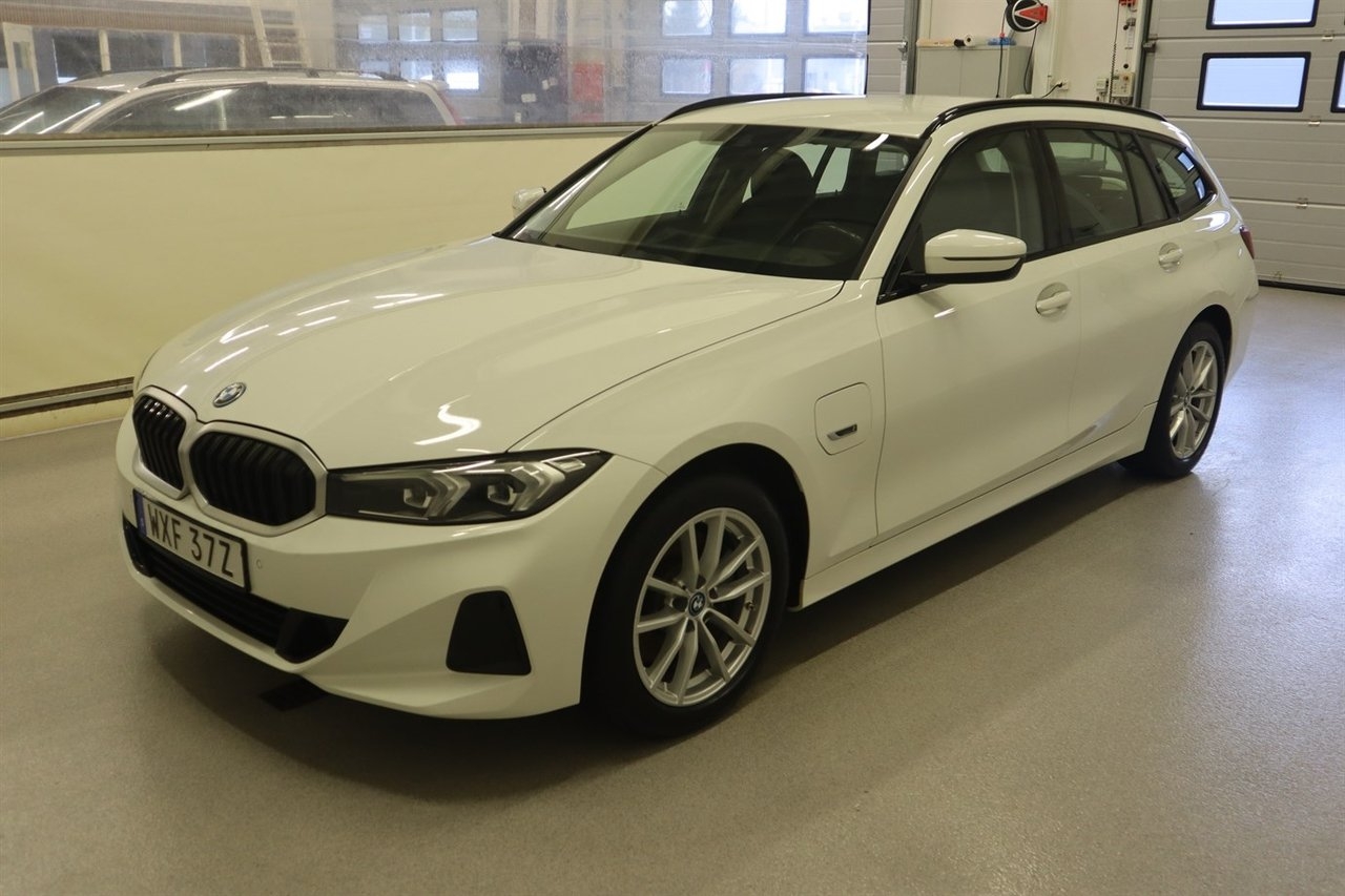 BMW 330e