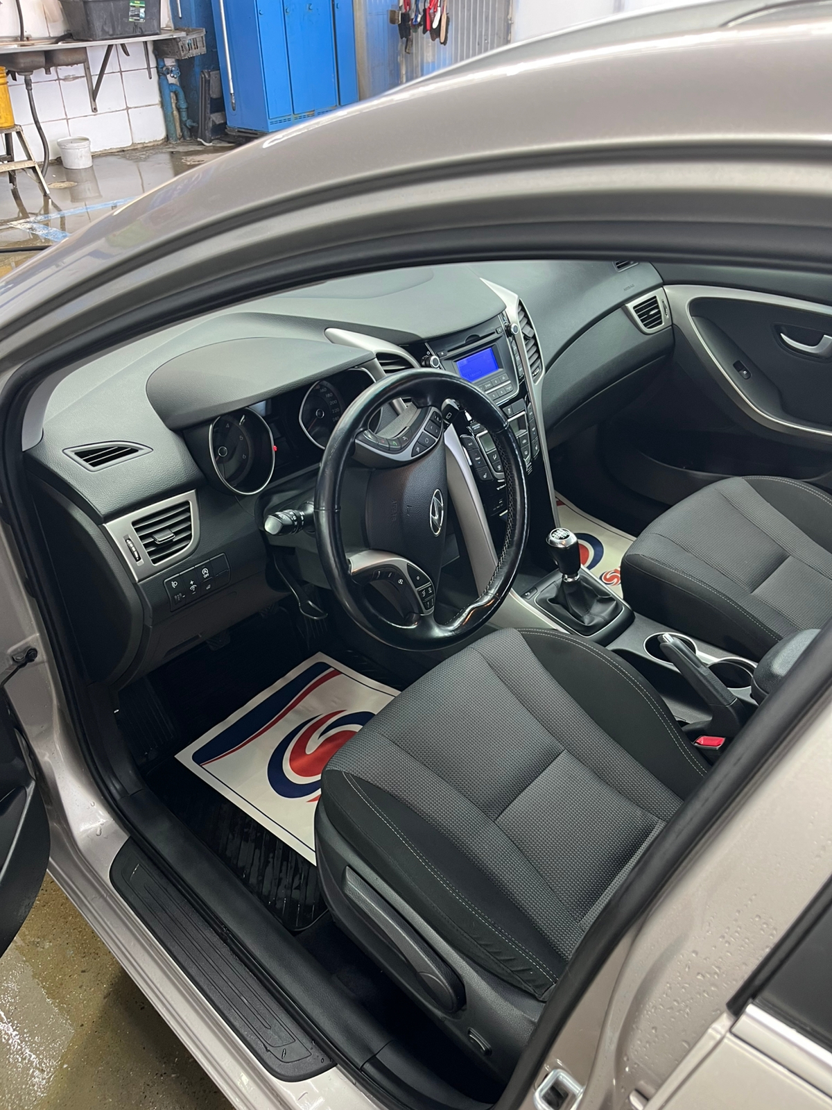 Hyundai i30 Kombi 1.6 CRDi Manuell 2016, bild 4/5