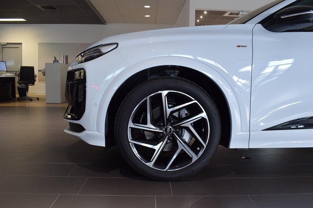 Audi Q6 e-tron S line Selection 2027, bild 4/10