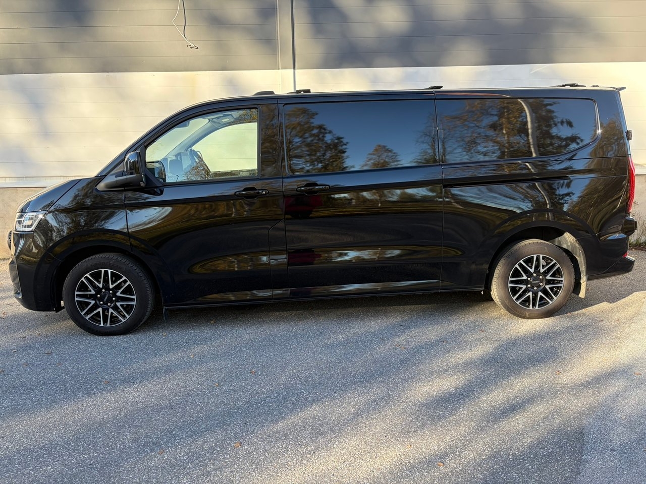 Volkswagen Transporter 2.0 TDI 2025, bild 2/10