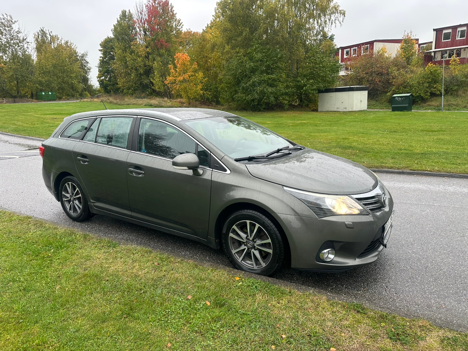 Toyota Avensis Kombi 2.0 D-4D Manuell 2013, bild 2/10
