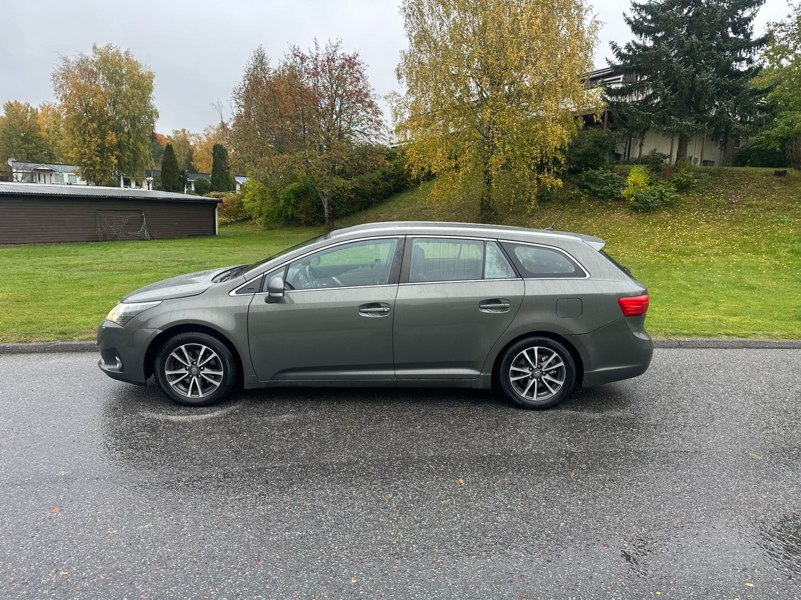 Toyota Avensis Kombi 2.0 D-4D Manuell 2013, bild 3/10
