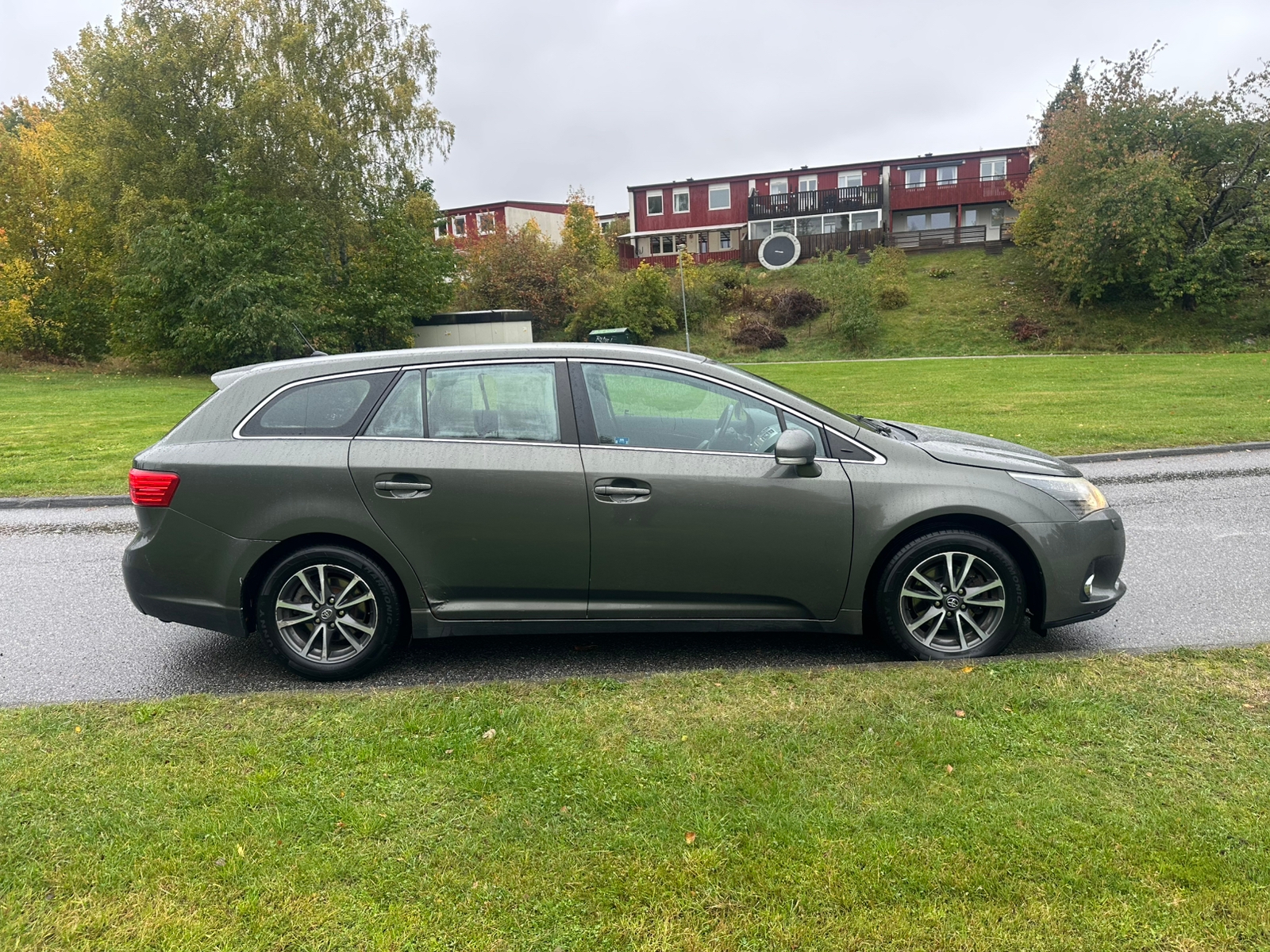 Toyota Avensis Kombi 2.0 D-4D Manuell 2013, bild 6/10