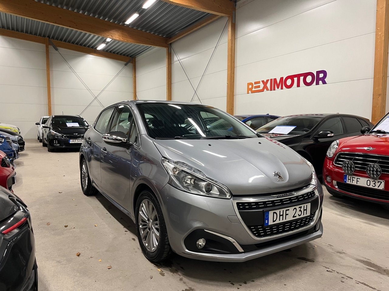 Peugeot 208 5-dörrar 1.2 PureTech 2019, bild 2/10