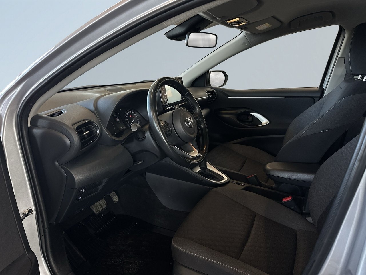 Toyota Yaris Hybrid CVT Active S&V-hjul 2023, bild 7/10