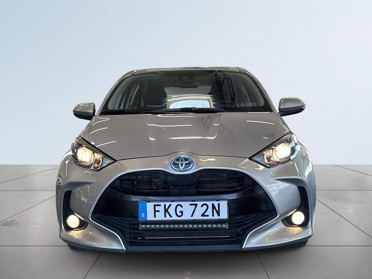 Toyota Yaris Hybrid CVT Active S&V-hjul 2023, bild 2/10