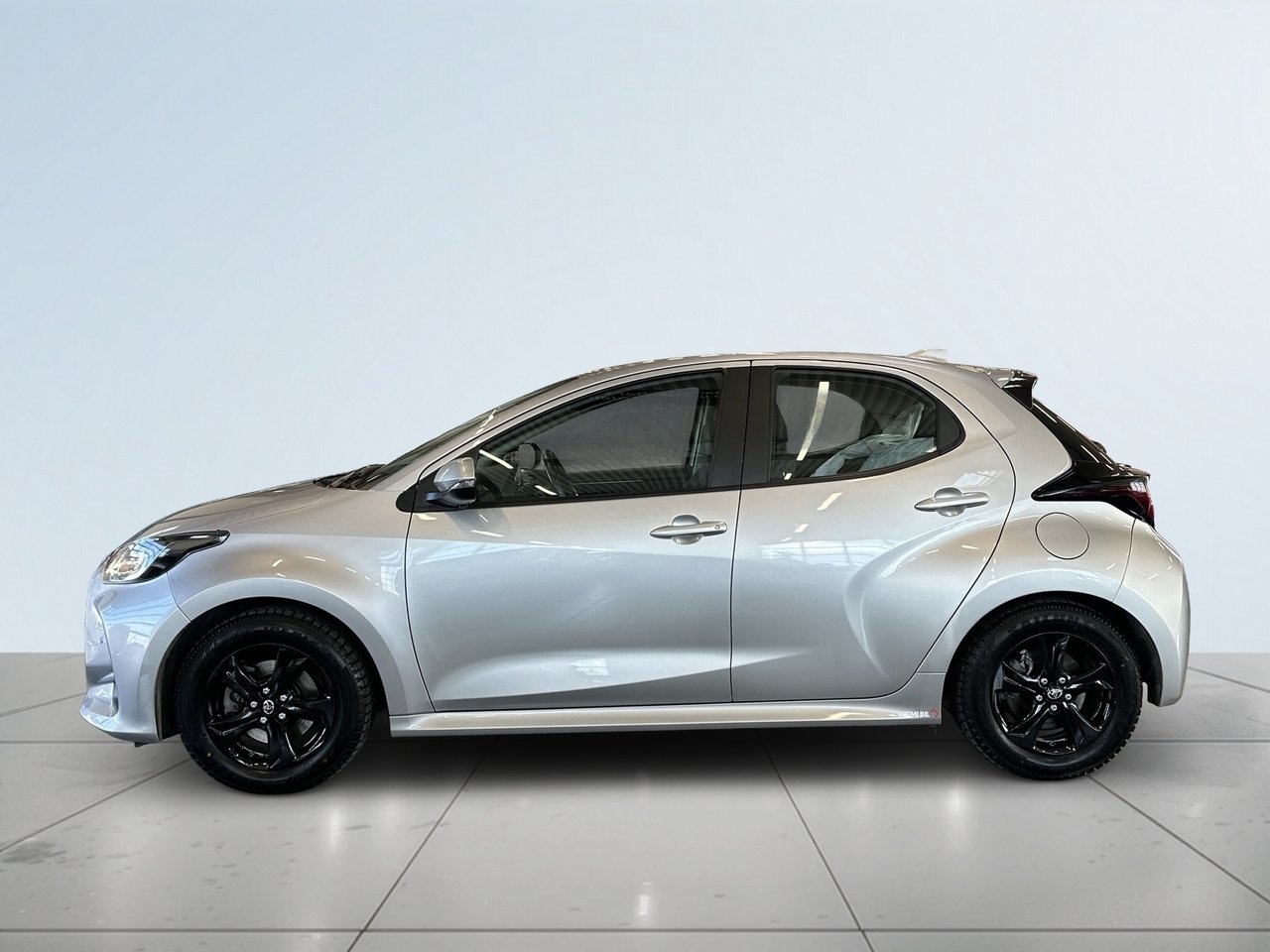 Toyota Yaris Hybrid CVT Active S&V-hjul 2023, bild 4/10