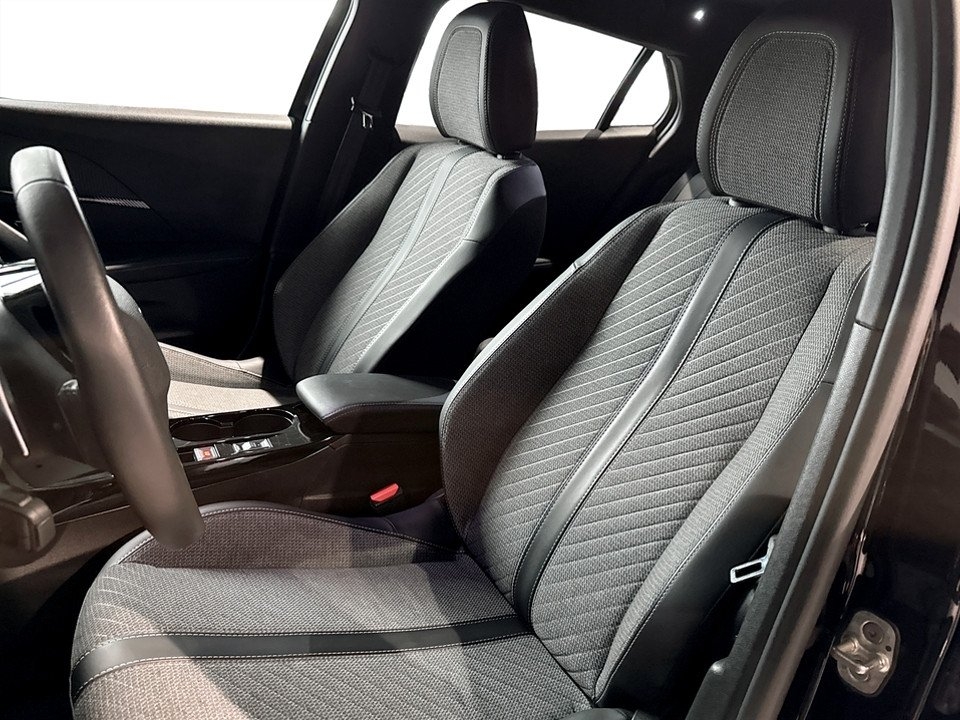 Peugeot 2008 1.2 Hybrid 145 Allure 2025, photo 5/10