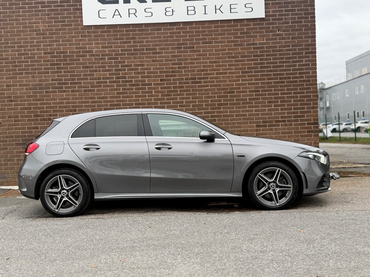 Mercedes-Benz A 250 e 8G-DCT AMG 2021, bild 6/10