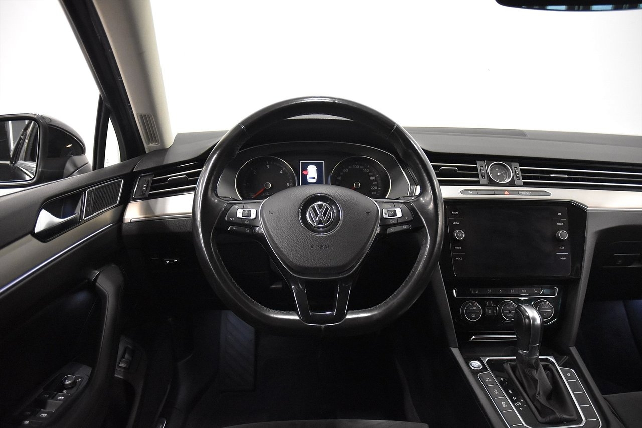 Volkswagen Passat 2018, bild 2/10