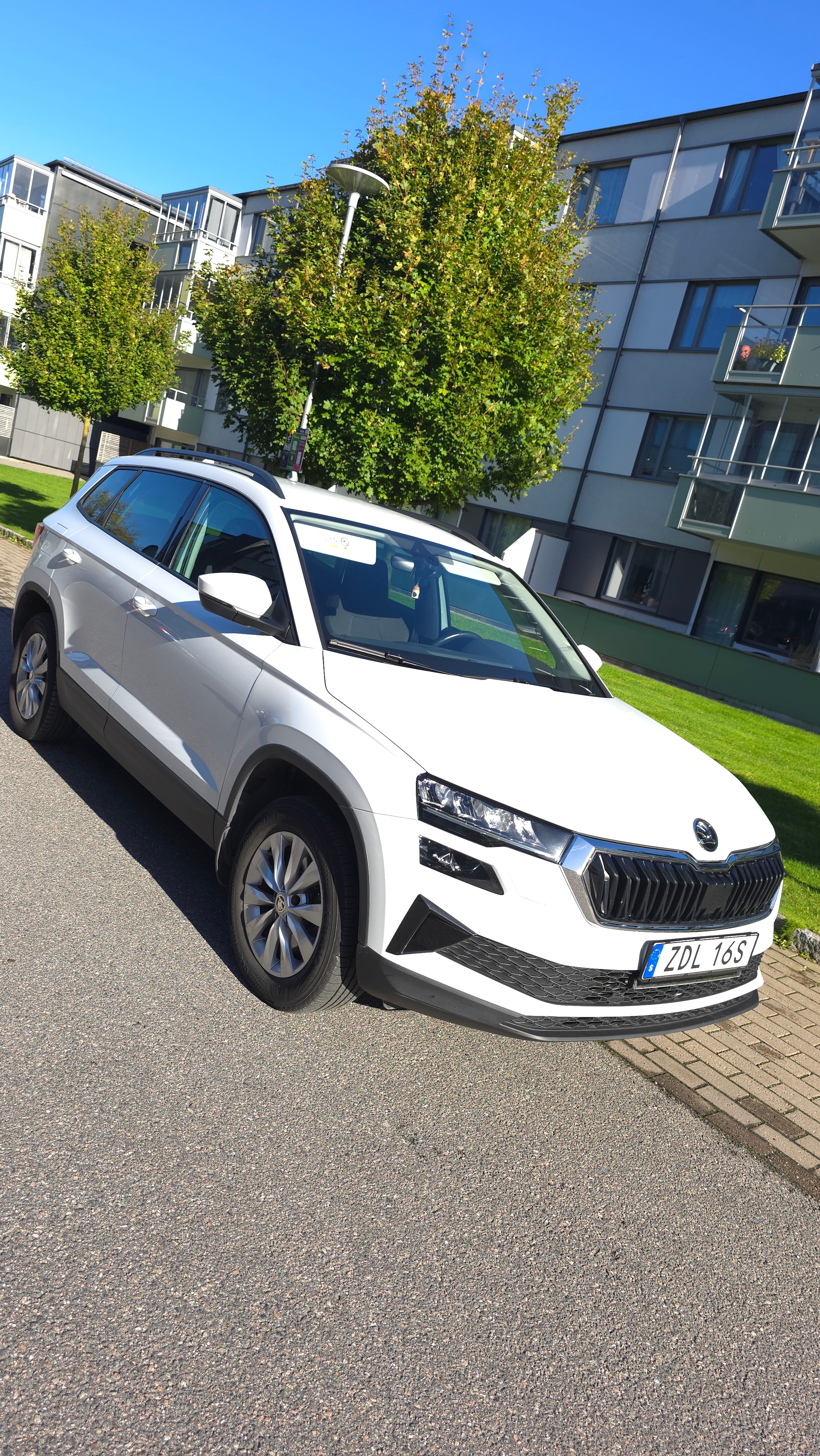 Skoda Karoq 2.0 TDI 4x4 DSG Sekventiell 2024, bild 6/10
