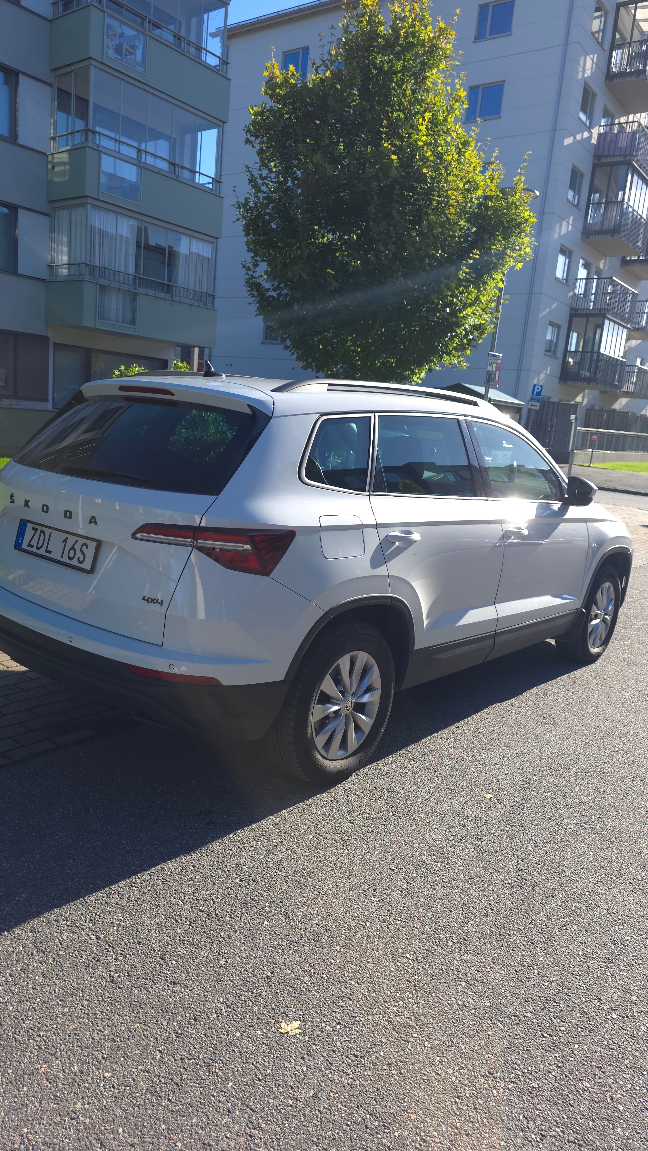 Skoda Karoq 2.0 TDI 4x4 DSG Sekventiell 2024, bild 4/10