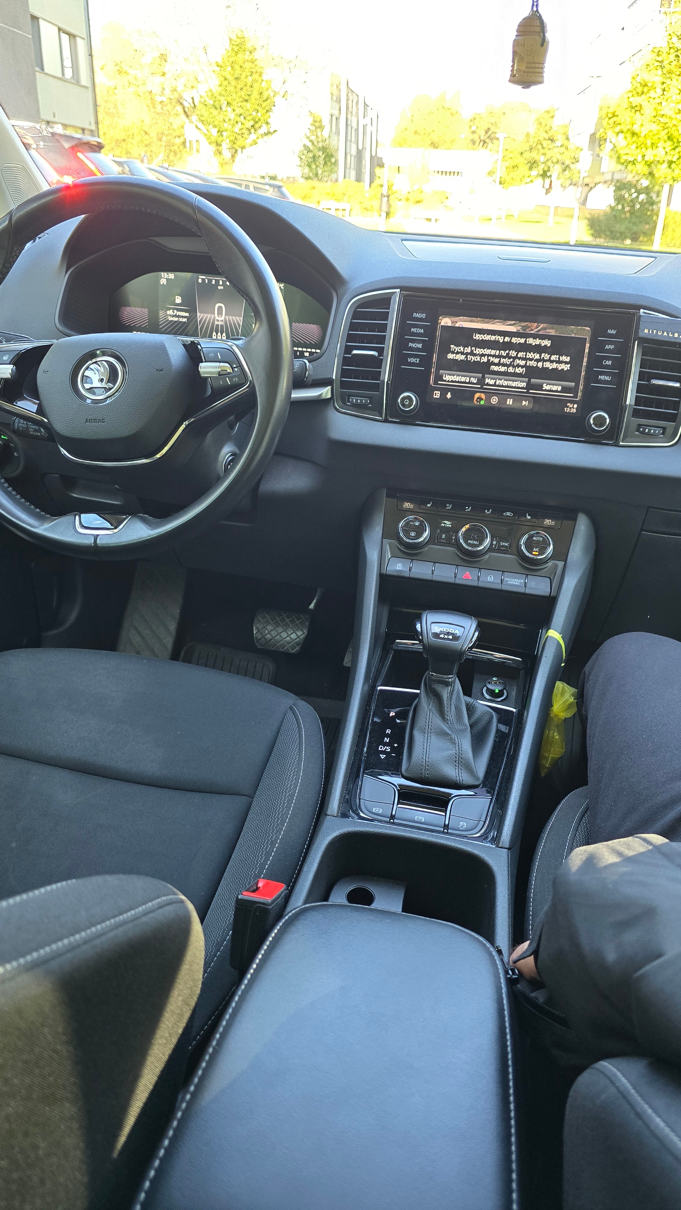 Skoda Karoq 2.0 TDI 4x4 DSG Sekventiell 2024, bild 7/10
