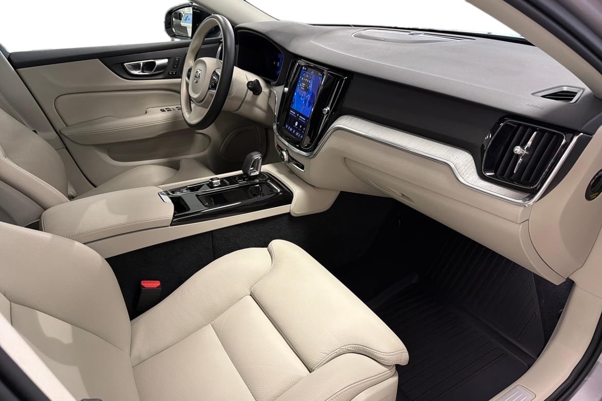 Volvo V60 T6 Plus Dark Nordic 2026, bild 7/10