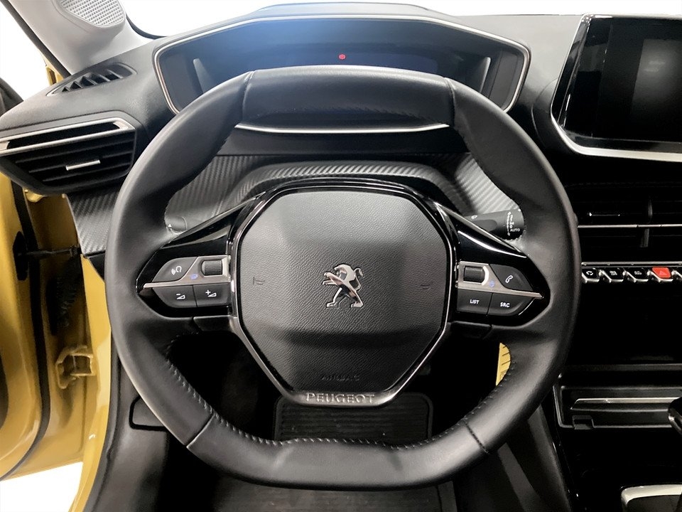 Peugeot 208 Allure 1.2 PT 100hk 2023, bild 7/10