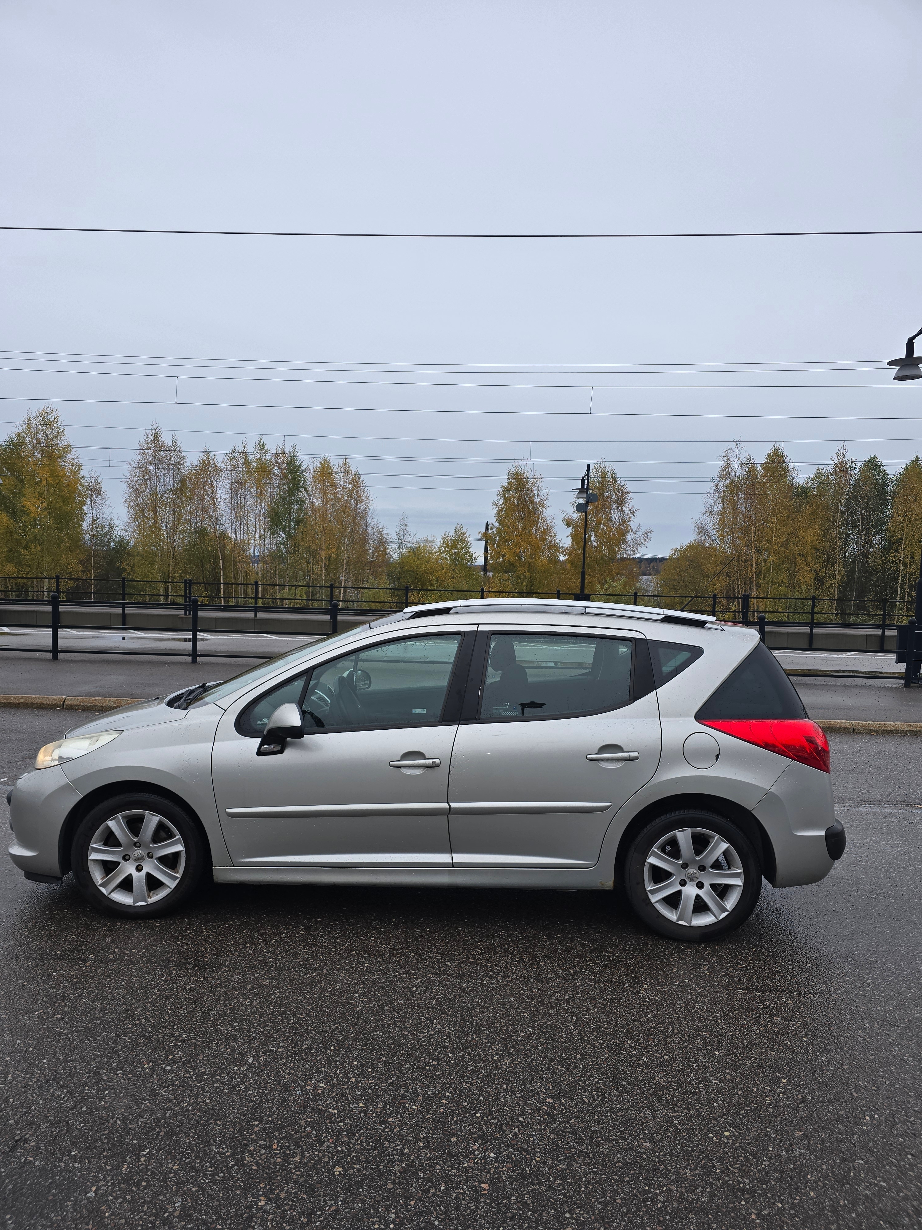 Peugeot 207 SW 1.6 VTi Manuell 2008, bild 2/9