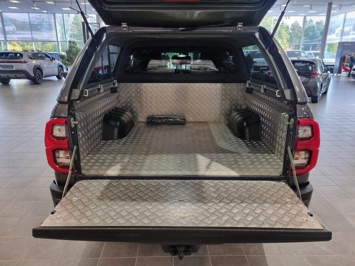 Toyota HiLux Invincible Kåpa Moms 2021, bild 5/10