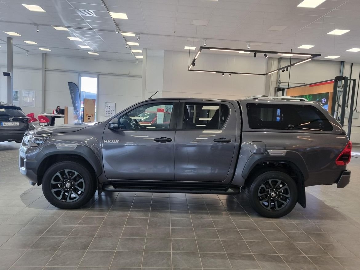 Toyota HiLux Invincible Kåpa Moms 2021, bild 2/10