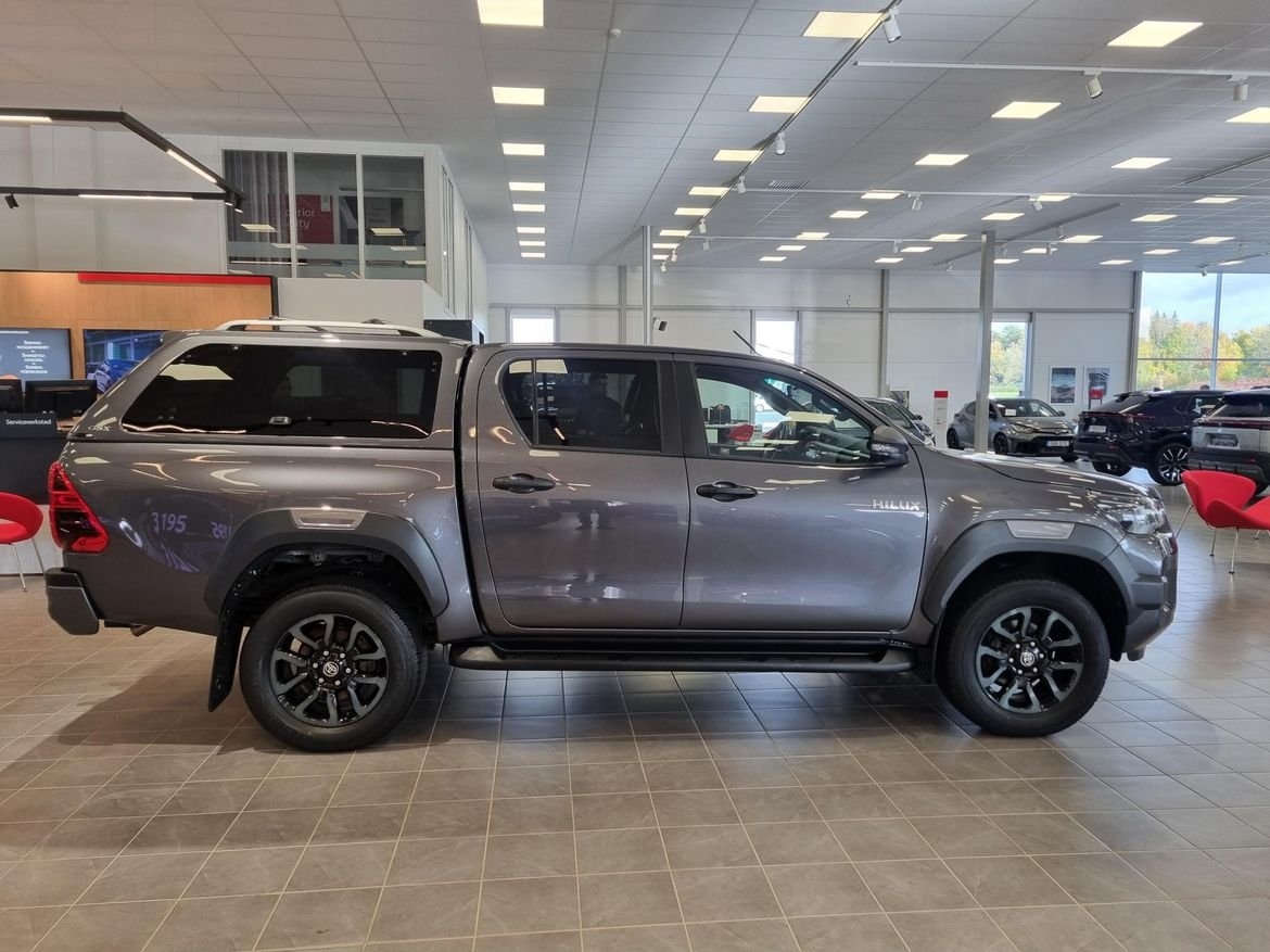 Toyota HiLux Invincible Kåpa Moms 2021, bild 7/10