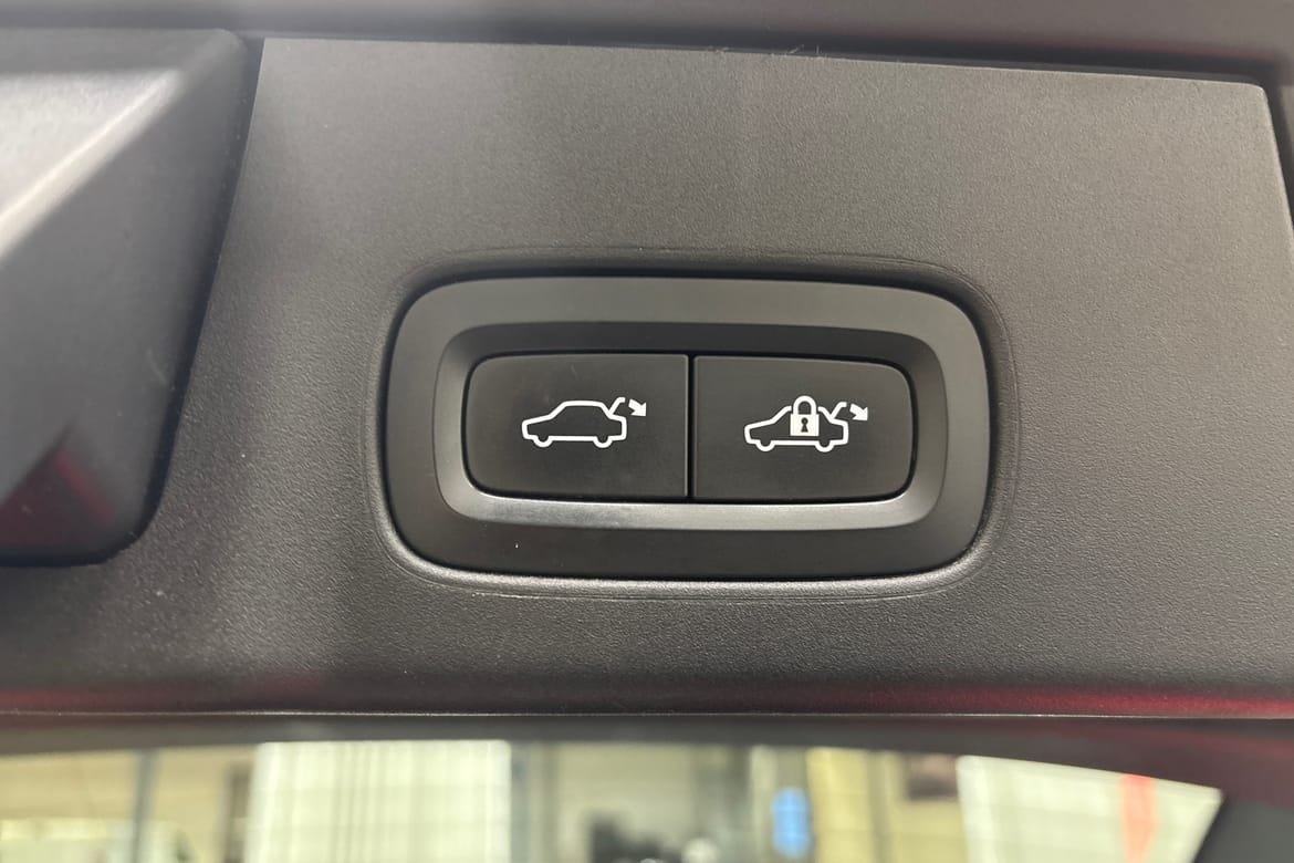 Volvo V90 Cross Country D4 Business 2018, photo 37/38